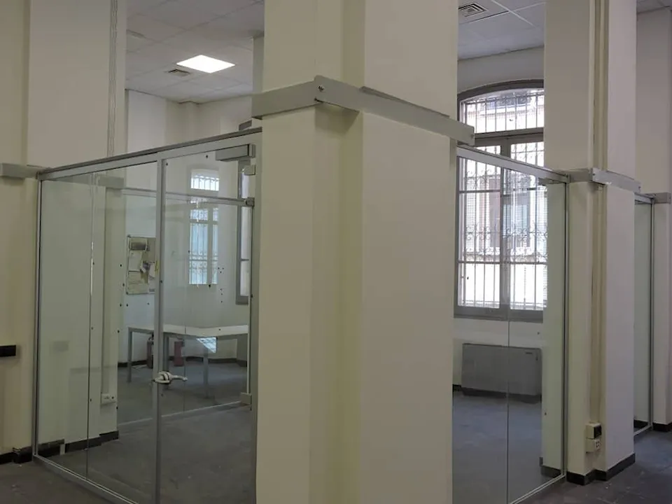 Pareti vetrate nella frumentaria di Reggio Emilia